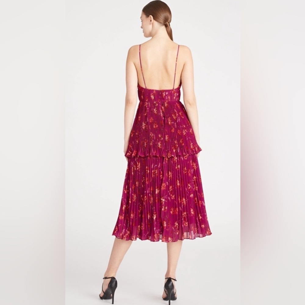 Amur Catarina V Neck Pleated Dress 2 - Picture 4 of 16